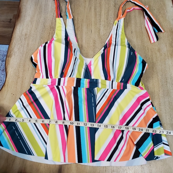 Plus size 4X swimsuit top striped adjustable straps - Picture 10 of 11